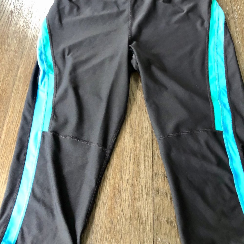 Xersion Mid Rise Capris Size XL